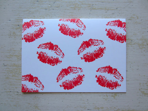 kisses red folded notes